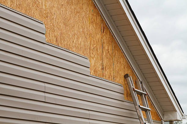 Professional Wood Siding technician working in Emmitsburg, MD
